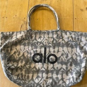 Alo tote bag. Never really been used.